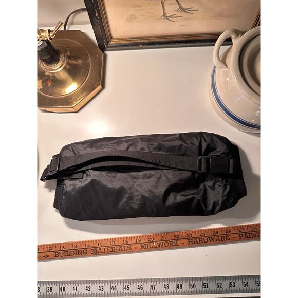 Nike Therma-Fit Pro Hyperwarm Black White Swoosh Logo Adult Hand Warmer - Picture 2 of 4